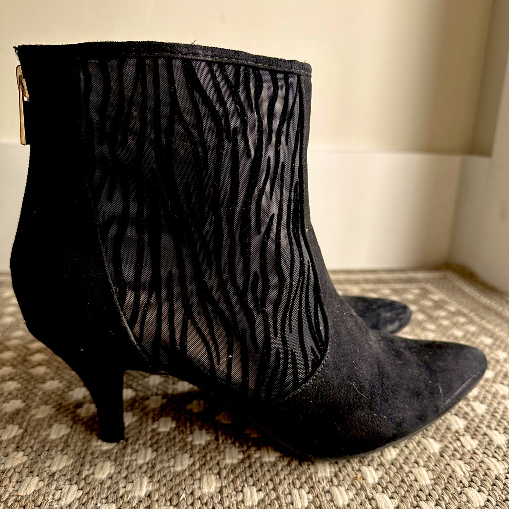 Comfort Brand Black Healed Boots Sz9